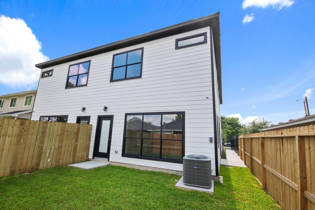 5415 Bacher Street - Photo 2
