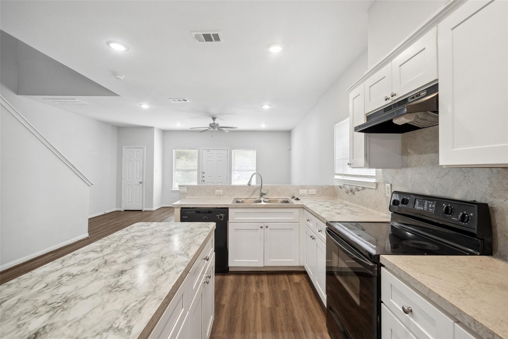 9018 Everglade Drive - Photo 10