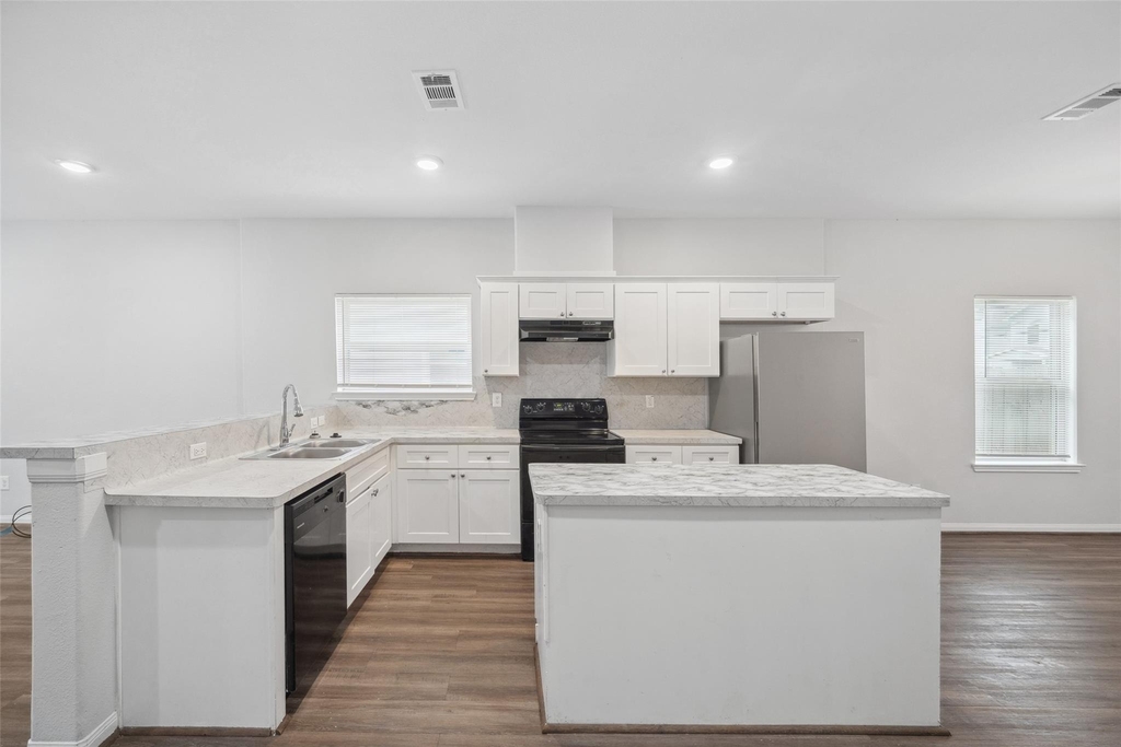 9018 Everglade Drive - Photo 6