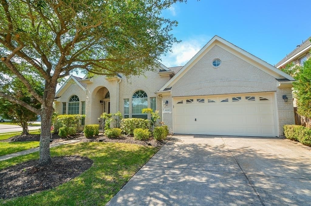 6726 Oakman - Photo 1