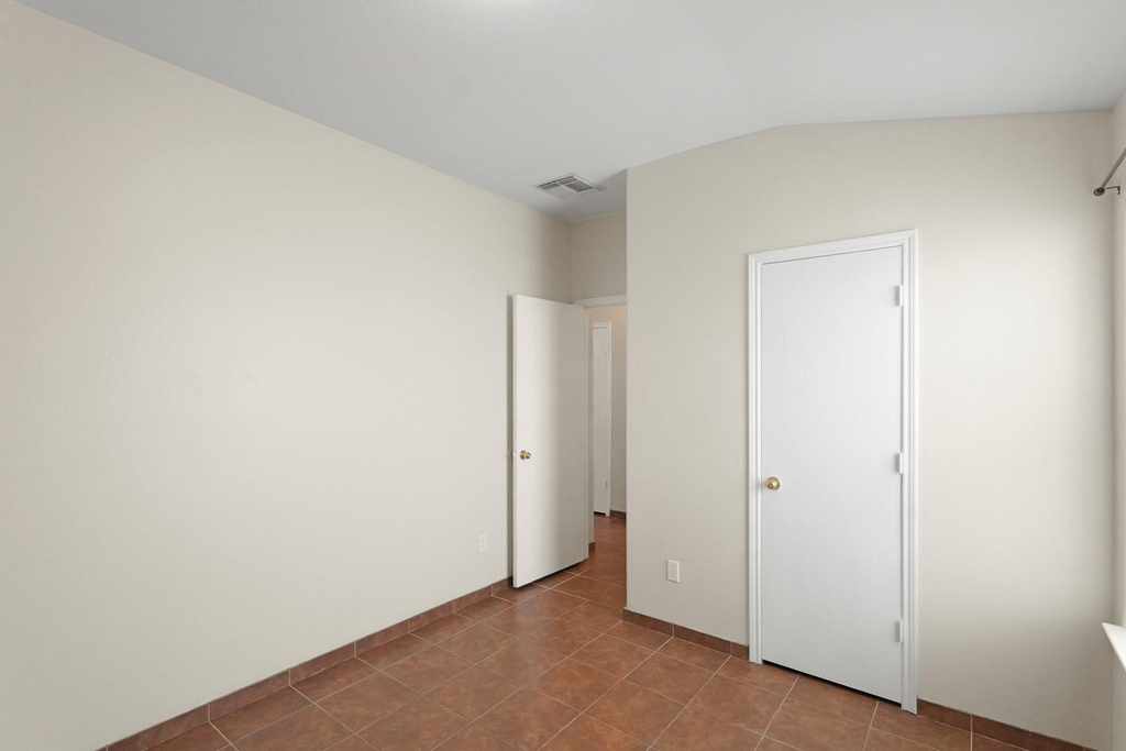1907 Wooded Acres Drive - Photo 15