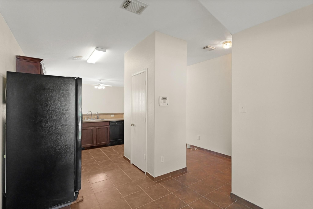 1907 Wooded Acres Drive - Photo 7