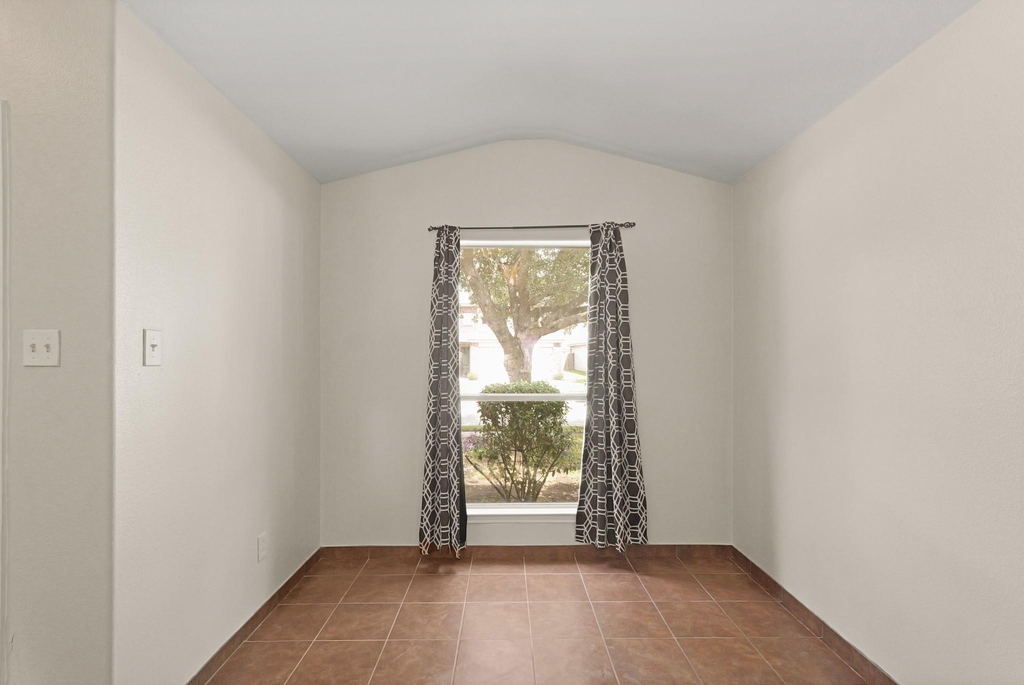 1907 Wooded Acres Drive - Photo 6