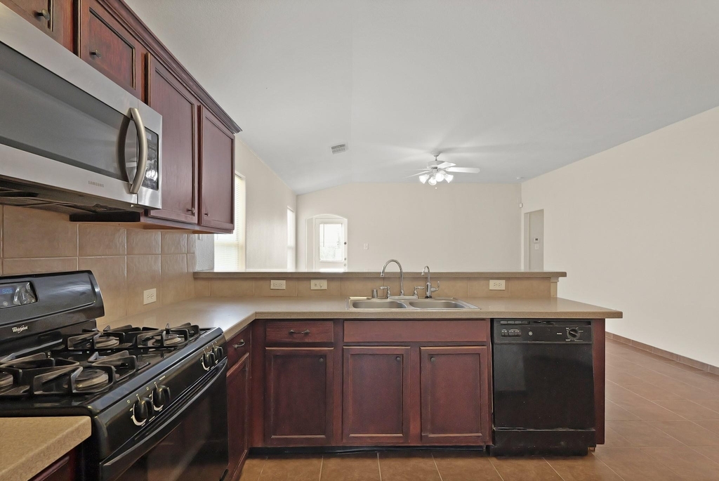 1907 Wooded Acres Drive - Photo 2