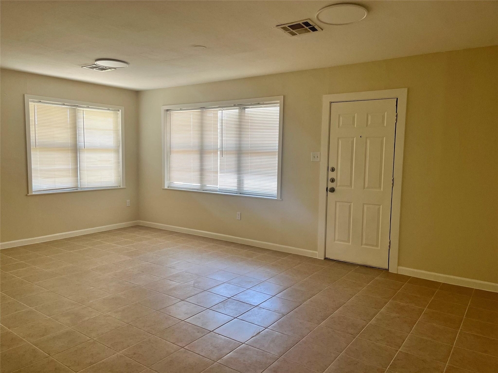 122 22nd Avenue N - Photo 3