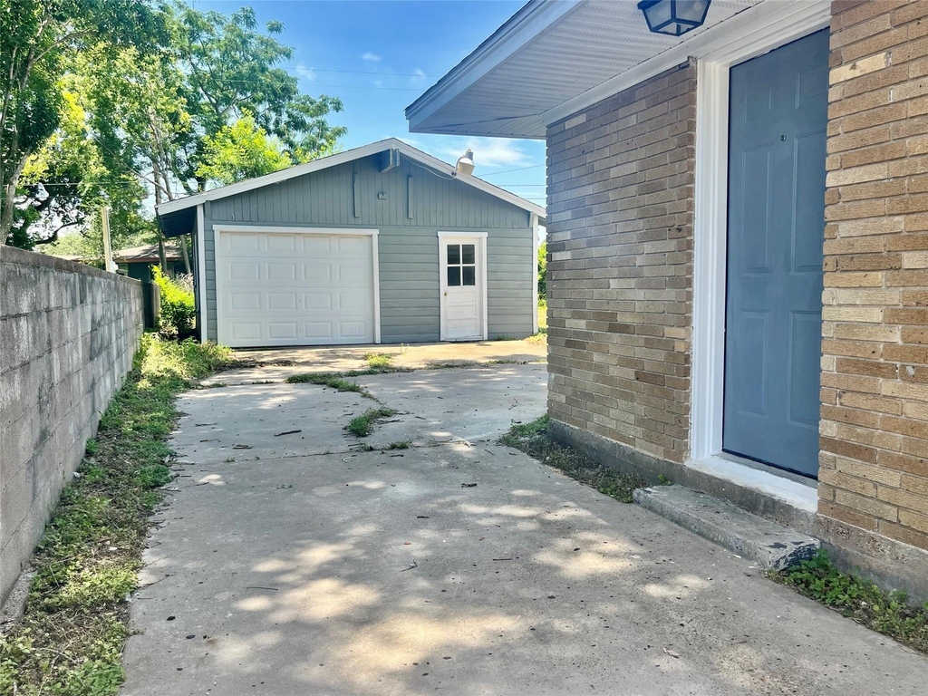 122 22nd Avenue N - Photo 13