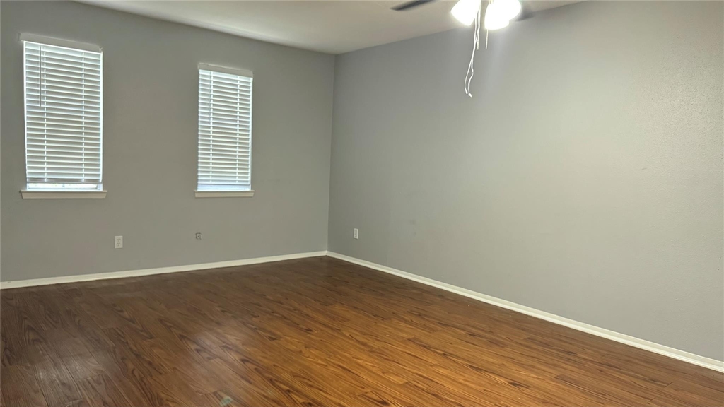 7925 Grove Ridge Drive - Photo 2