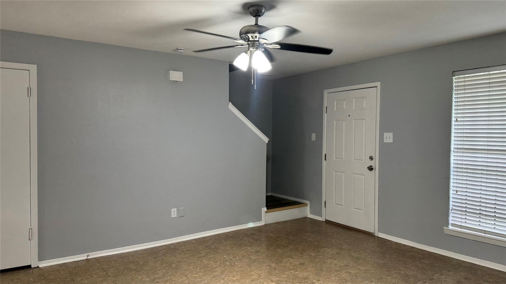 7925 Grove Ridge Drive - Photo 10