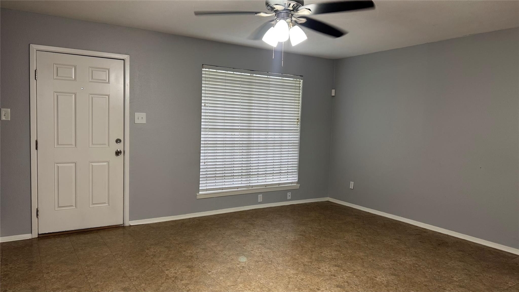 7925 Grove Ridge Drive - Photo 8