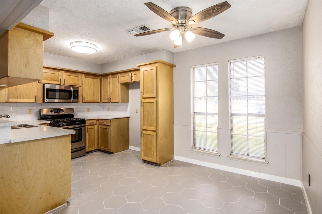 4305 Fairway Street - Photo 6