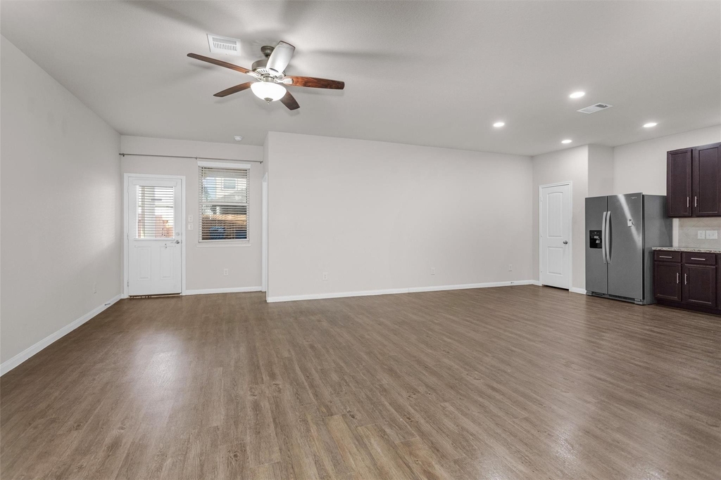 17423 Desmond Street - Photo 4
