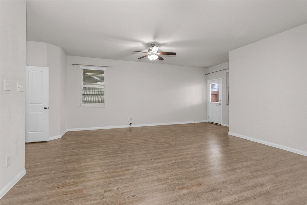 17423 Desmond Street - Photo 6