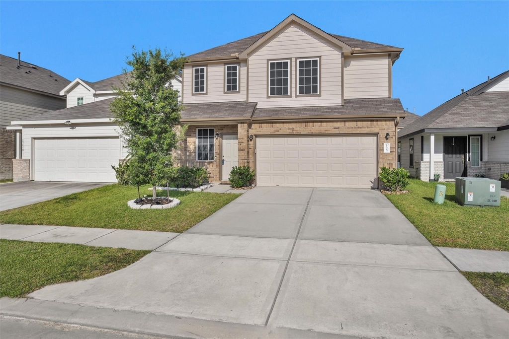 17423 Desmond Street - Photo 0