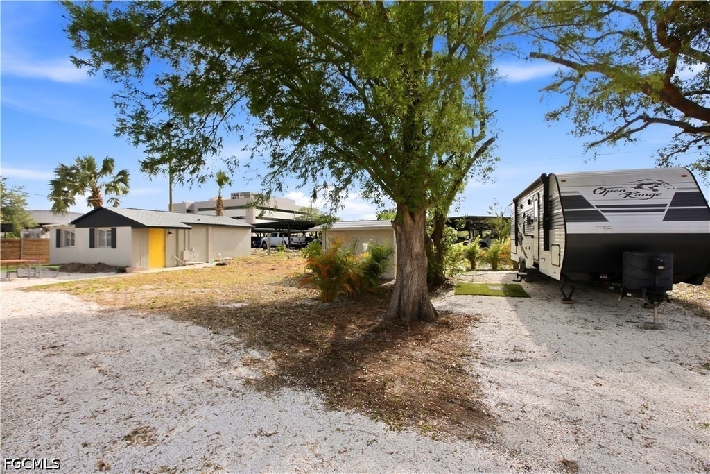 1640 Daniels Drive - Photo 2