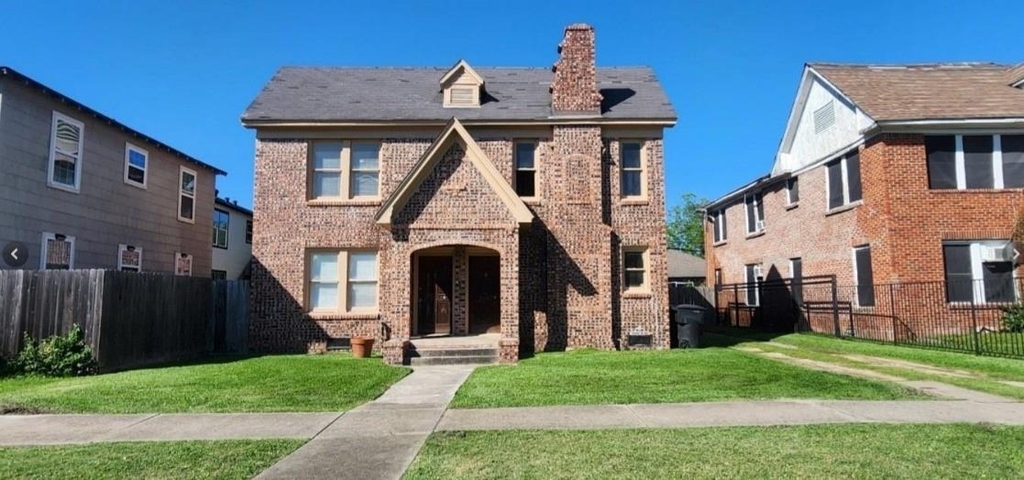 2805 Cleburne Street - Photo 0