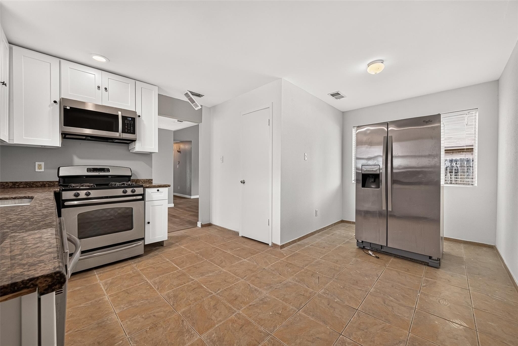 10814 Parkland Woods Drive - Photo 7