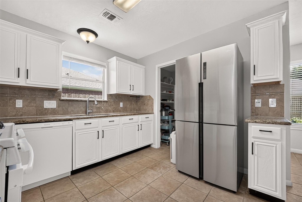 9710 Berkshire Trace - Photo 8