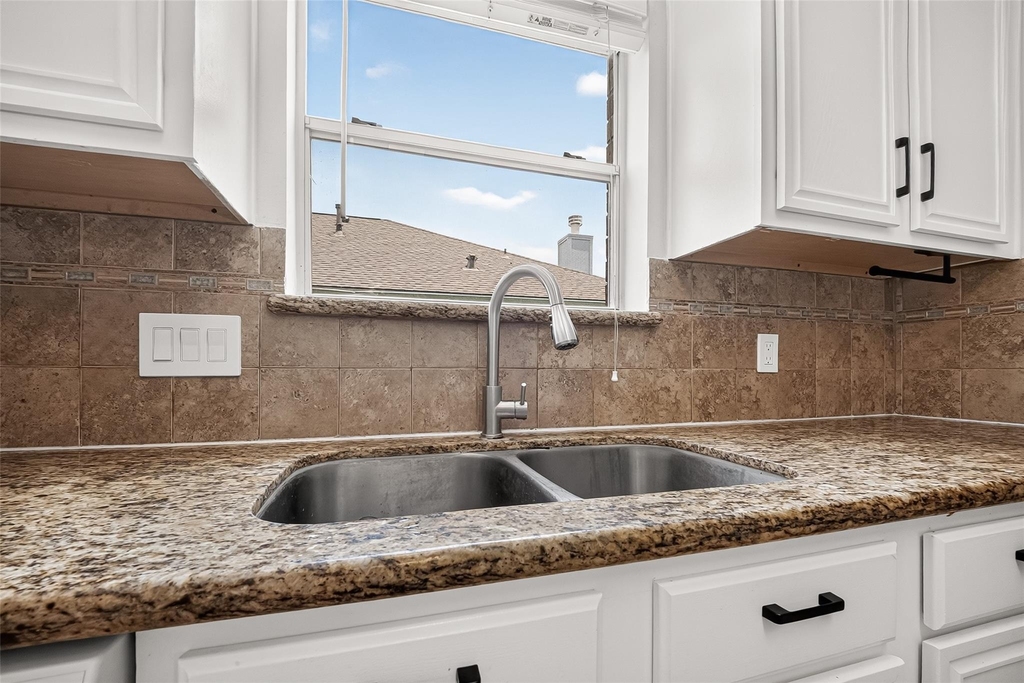 9710 Berkshire Trace - Photo 10