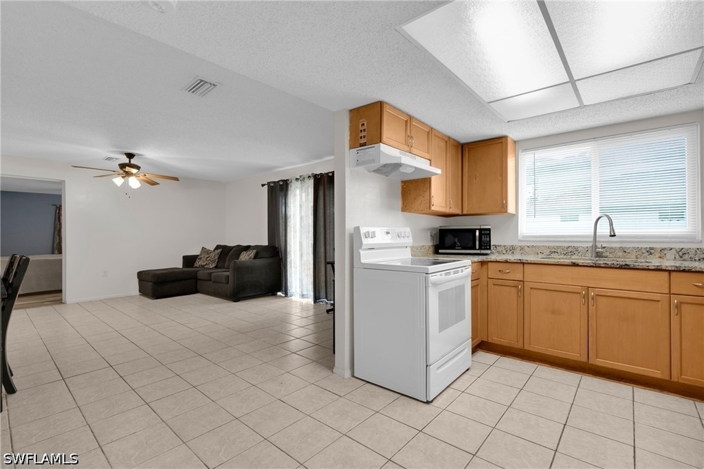 423 Se 24th Avenue - Photo 2