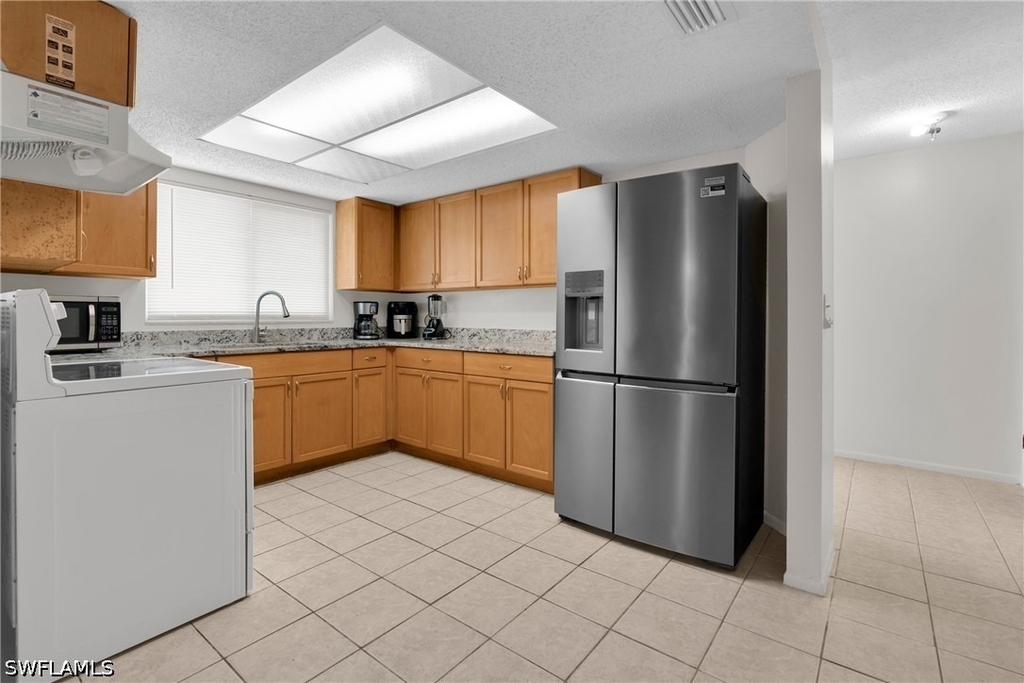 423 Se 24th Avenue - Photo 1