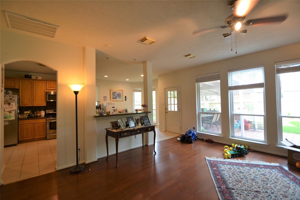 12110 Laurel Court - Photo 6