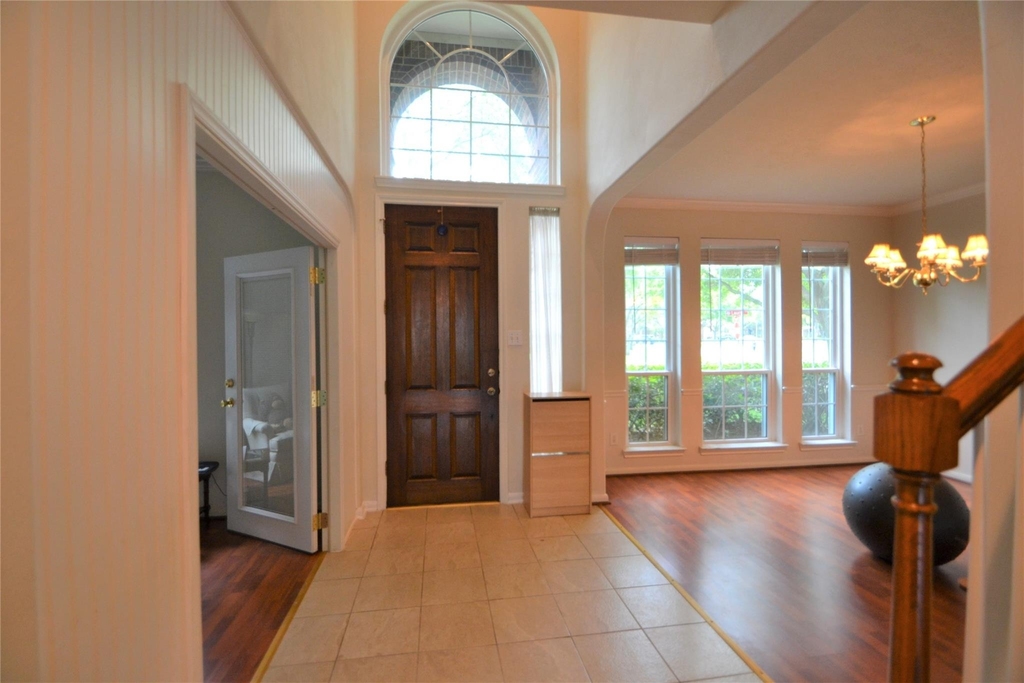 12110 Laurel Court - Photo 2