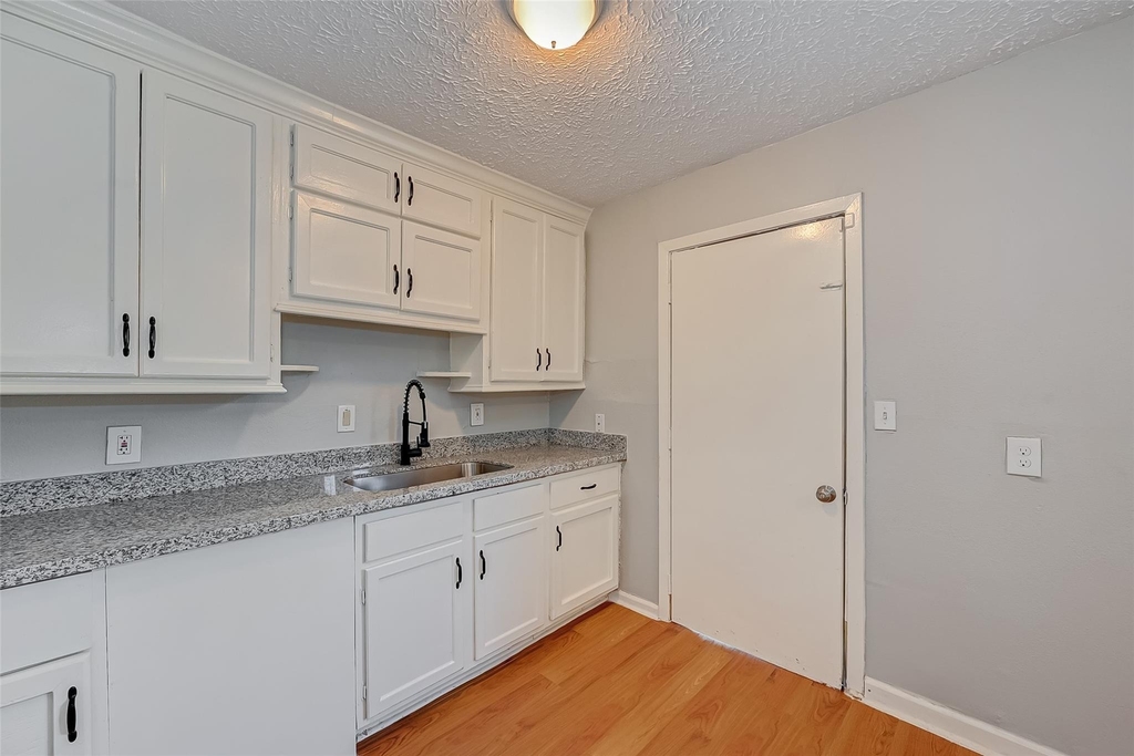 7946 Jutland Road - Photo 8