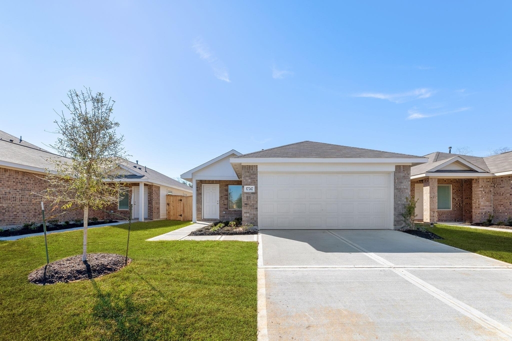 17747 Pemswood Drive - Photo 0