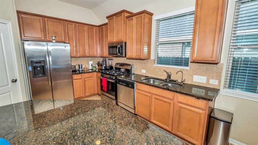 8807 Seguin Cove Lane - Photo 7