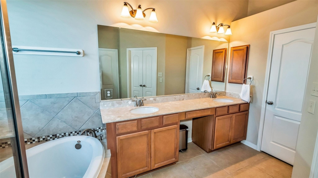 8807 Seguin Cove Lane - Photo 16