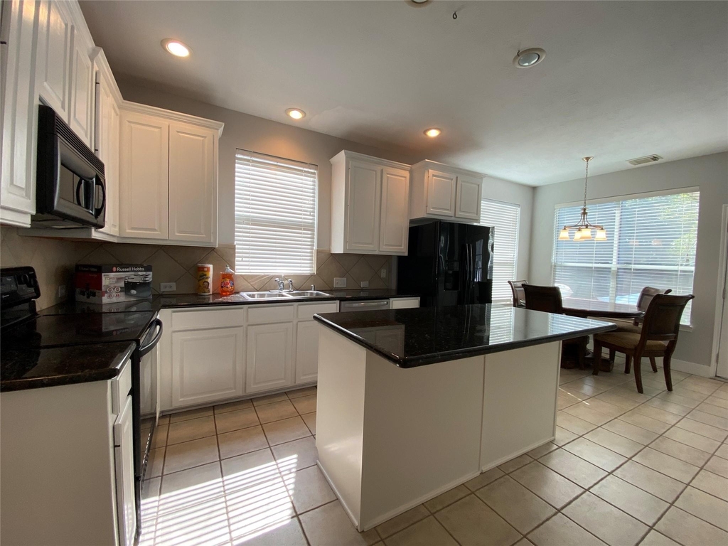 7 W Cottage Green Street - Photo 9