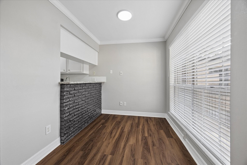 201 Emerson Street - Photo 4