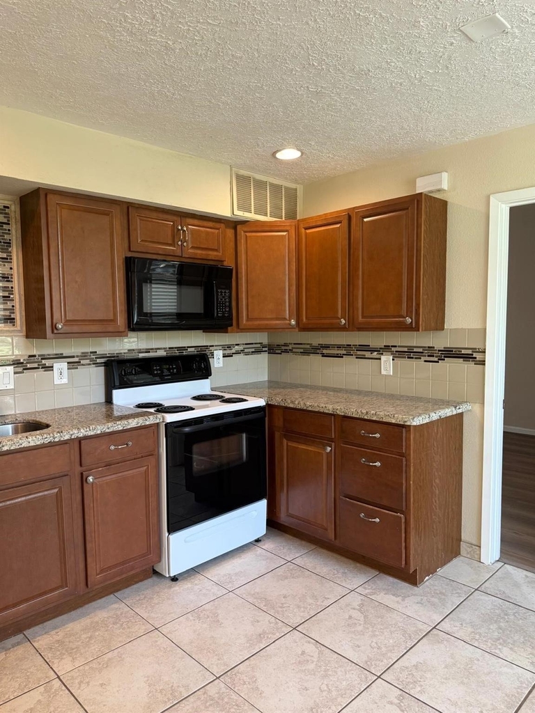 12900 Walden Road - Photo 11