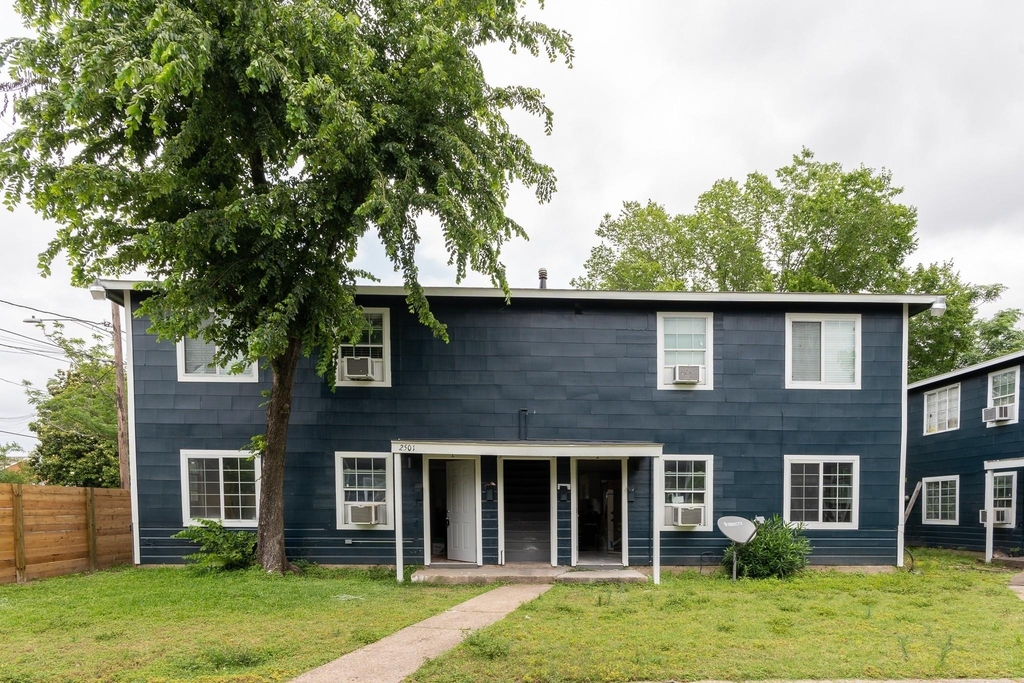 2501 Delano - Photo 3