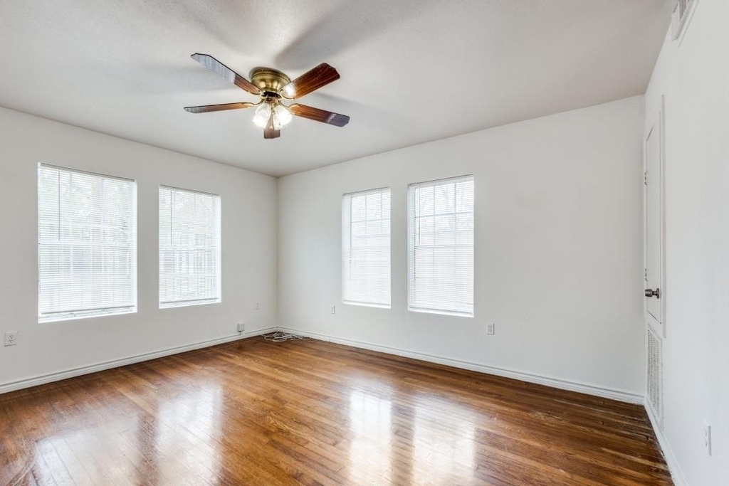 519 W Main - Photo 1
