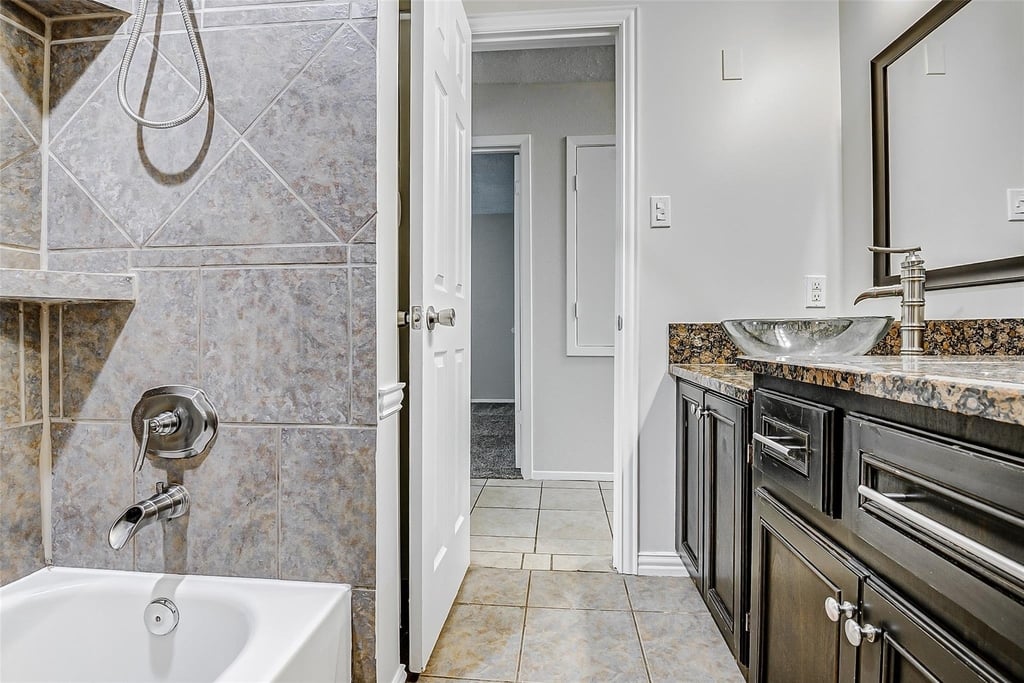 9842 Shell Rock Road - Photo 16