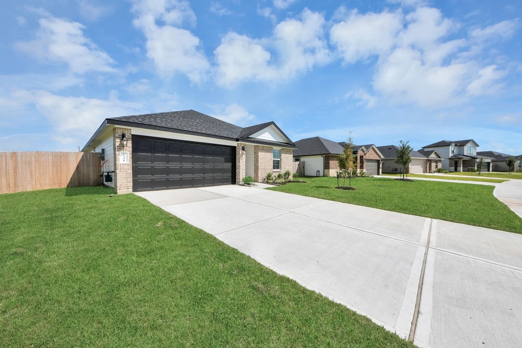 1238 Sandy Shore Ln - Photo 2