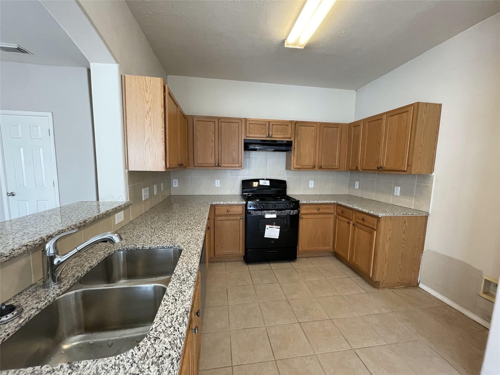 6119 Yorktown Meadow - Photo 2