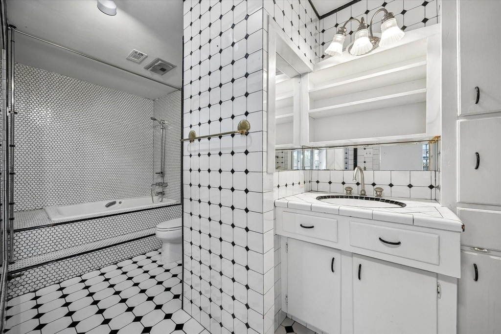 1120 E 7th 1/2 Street - Photo 12