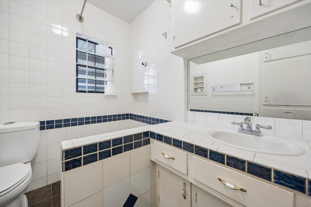 1120 E 7th 1/2 Street - Photo 14
