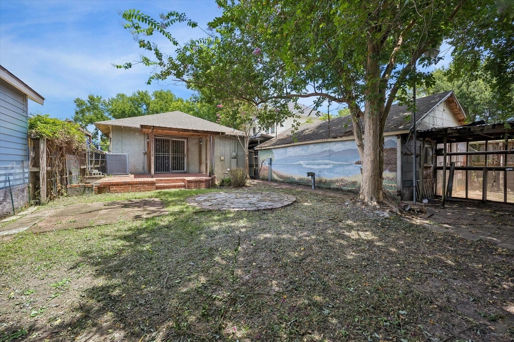 1120 E 7th 1/2 Street - Photo 16