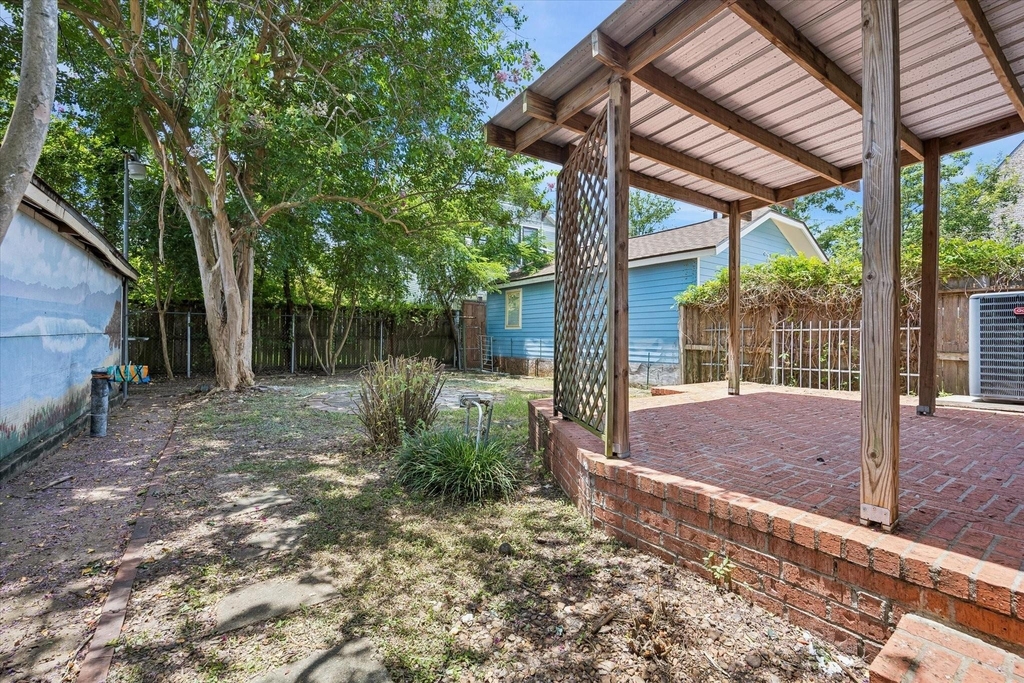 1120 E 7th 1/2 Street - Photo 17