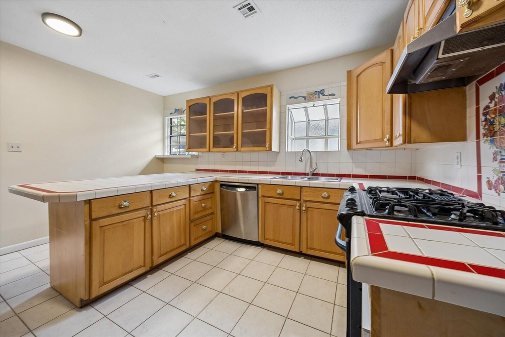 1120 E 7th 1/2 Street - Photo 9