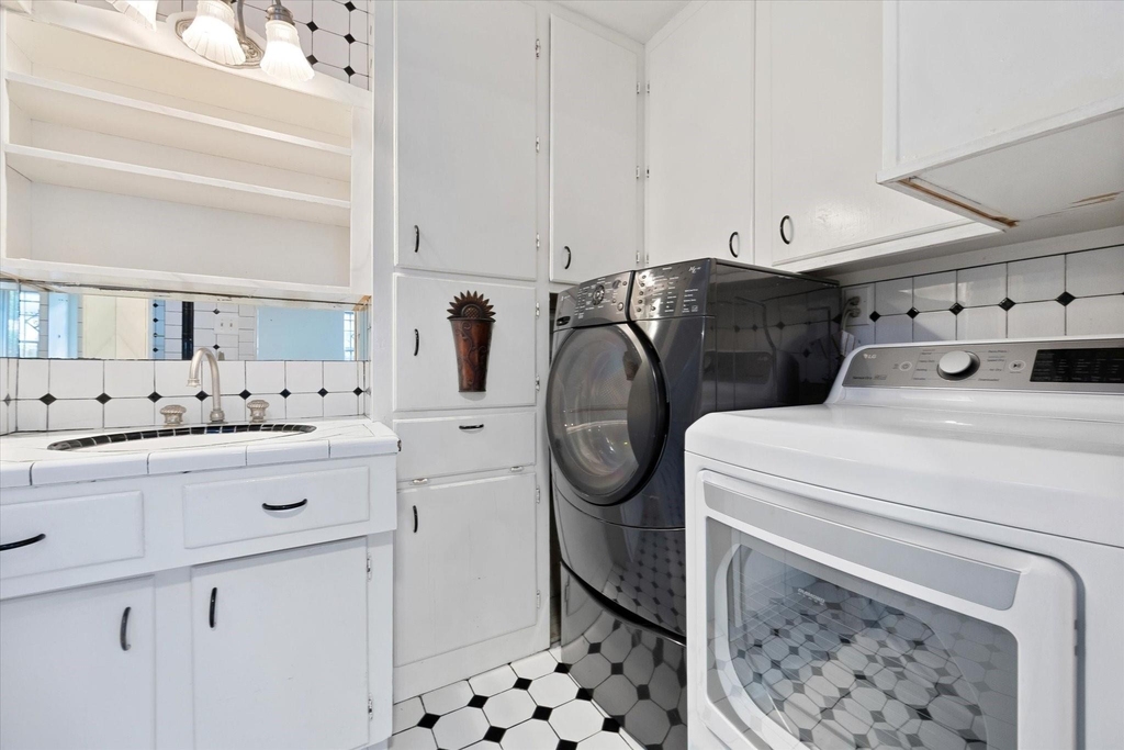 1120 E 7th 1/2 Street - Photo 18