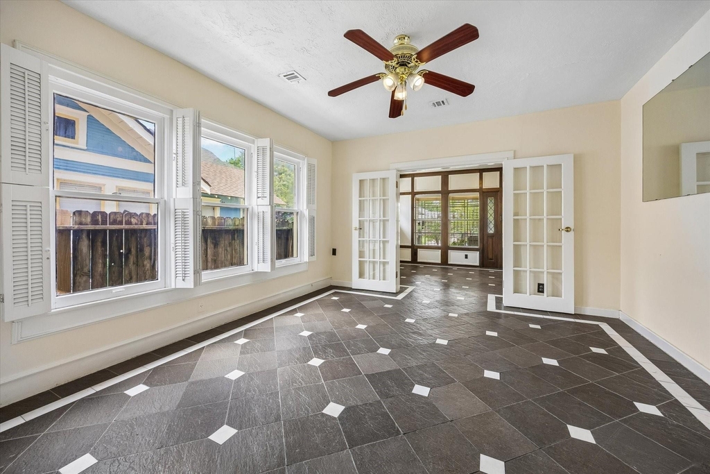 1120 E 7th 1/2 Street - Photo 5