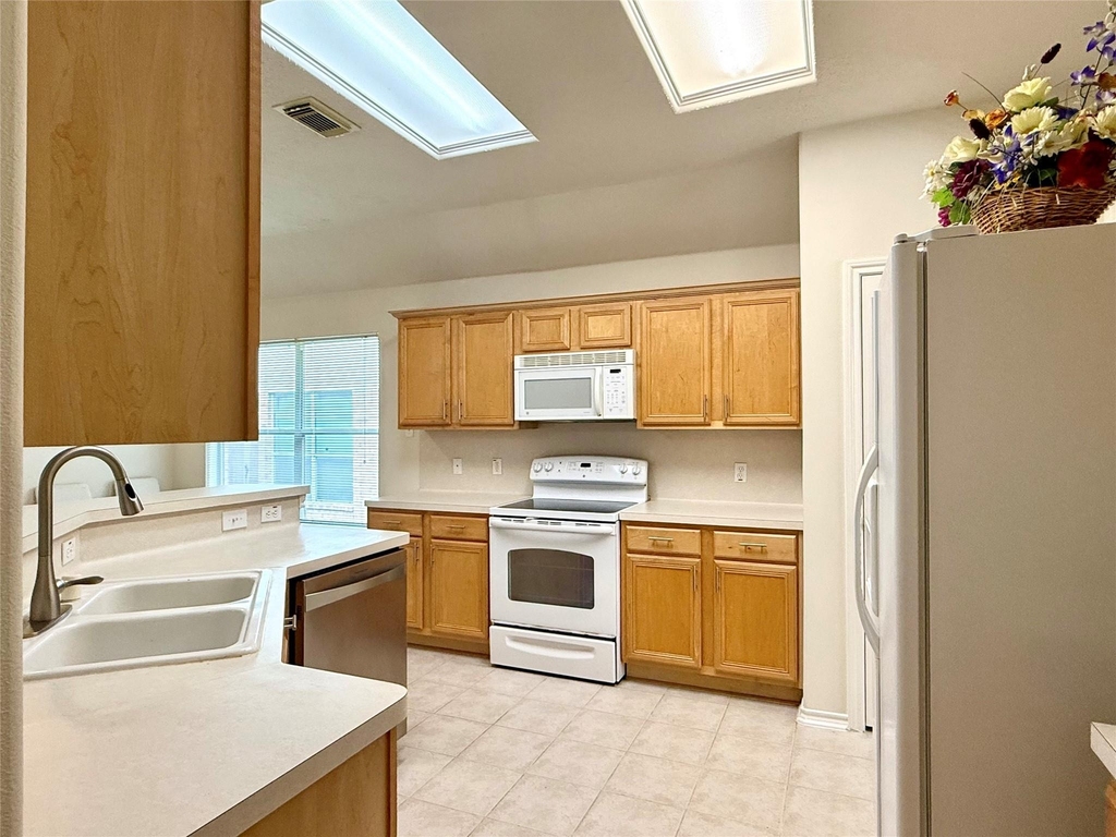 5610 Gaffney Lane - Photo 5