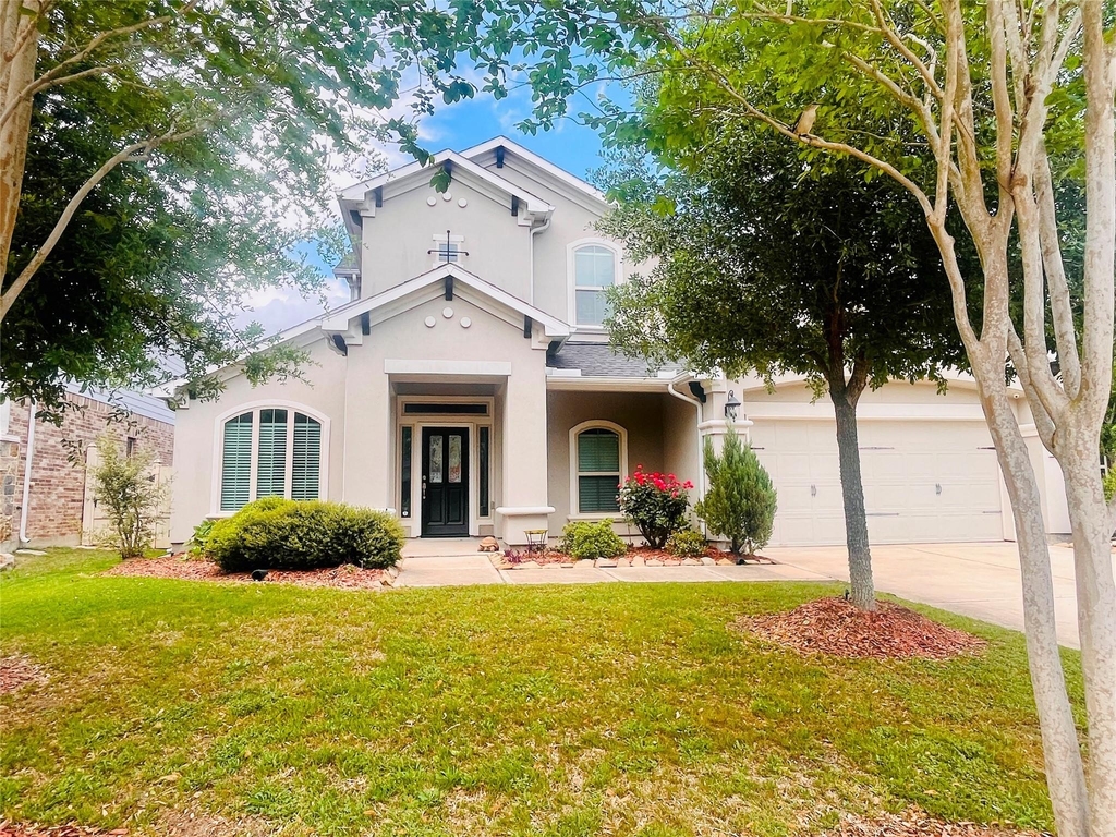127 Round Lake Dr - Photo 0