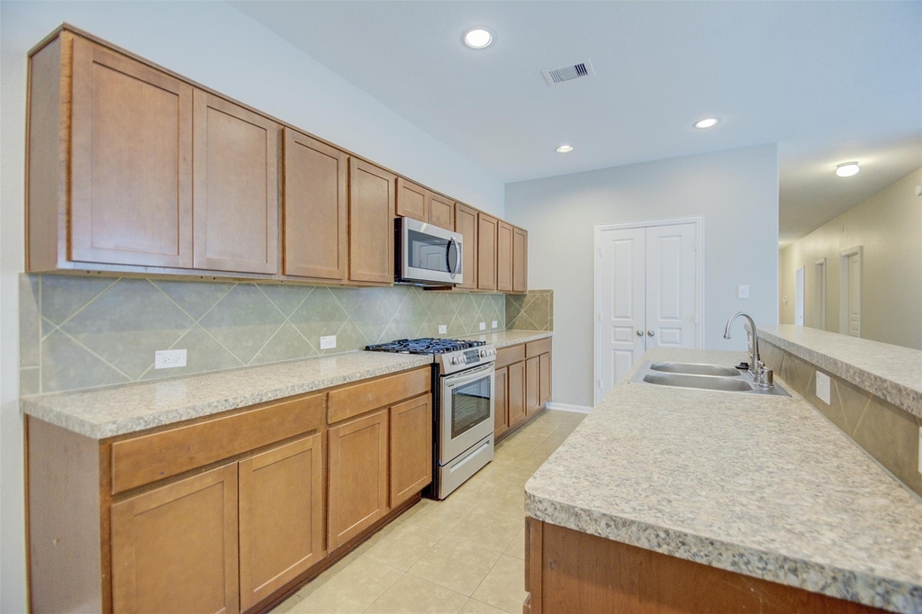 6026 Burnet Bend Avenue - Photo 10