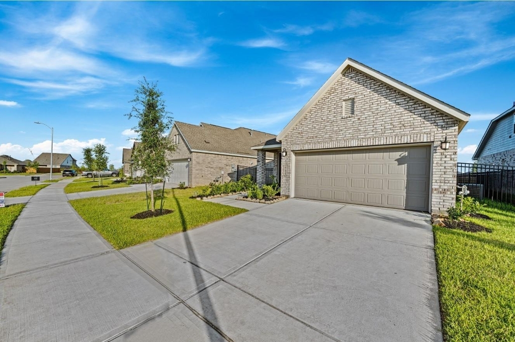 27439 Sunterra Village Drive - Photo 2