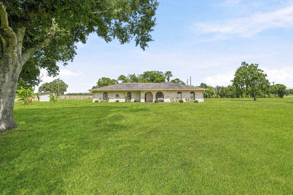 302 Country Road 893 - Photo 3